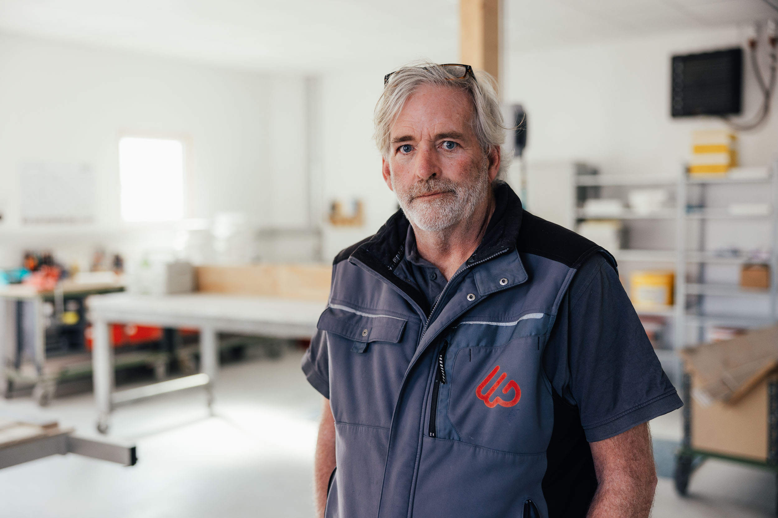 Tom, Teamleiter Trockenbau, in der Werkstatt